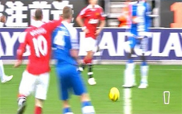 Rooney's elbow on James McCarthy
